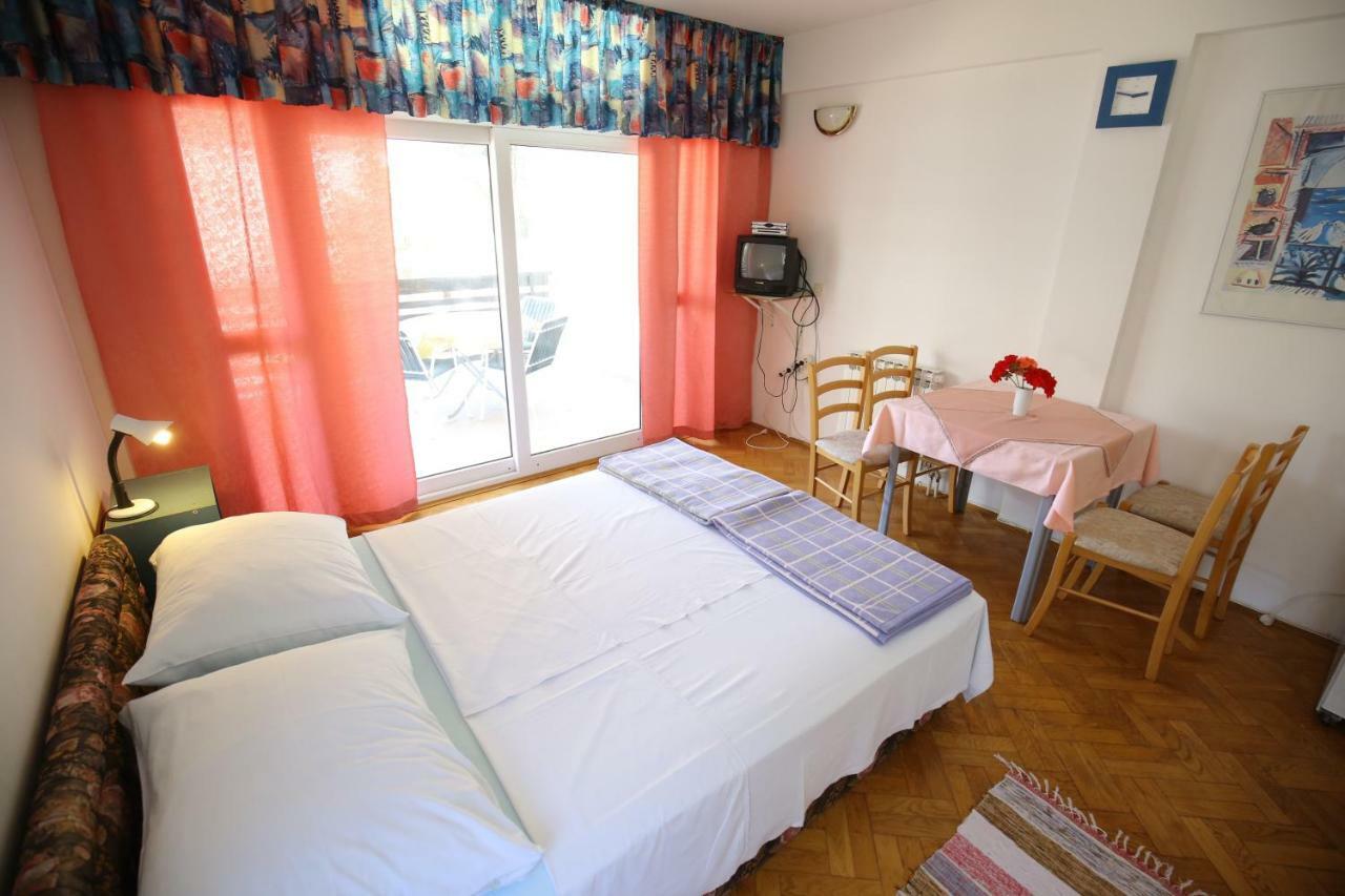 Apartments Paleka Petrcane Buitenkant foto