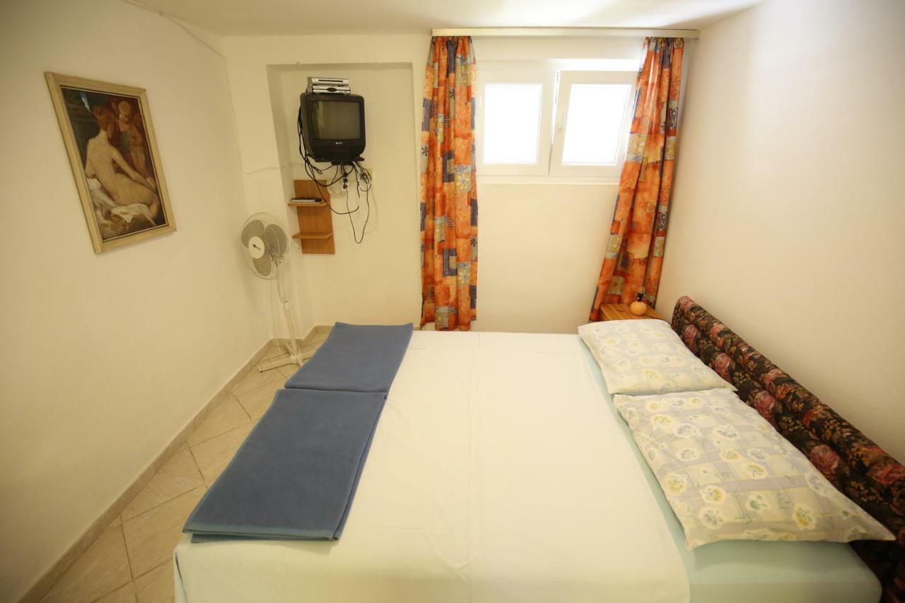 Apartments Paleka Petrcane Buitenkant foto