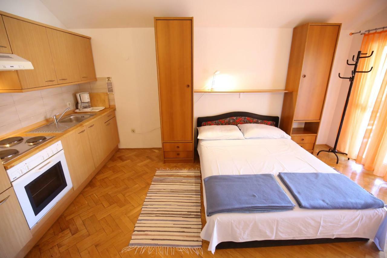 Apartments Paleka Petrcane Buitenkant foto