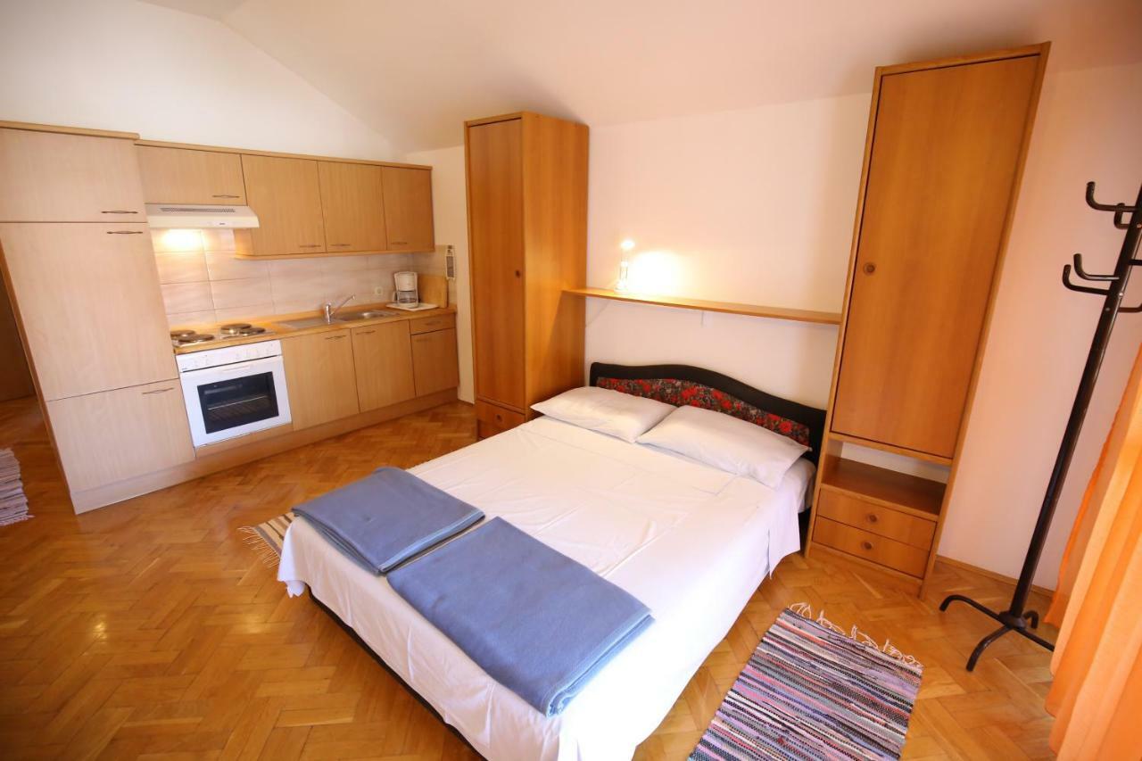 Apartments Paleka Petrcane Buitenkant foto