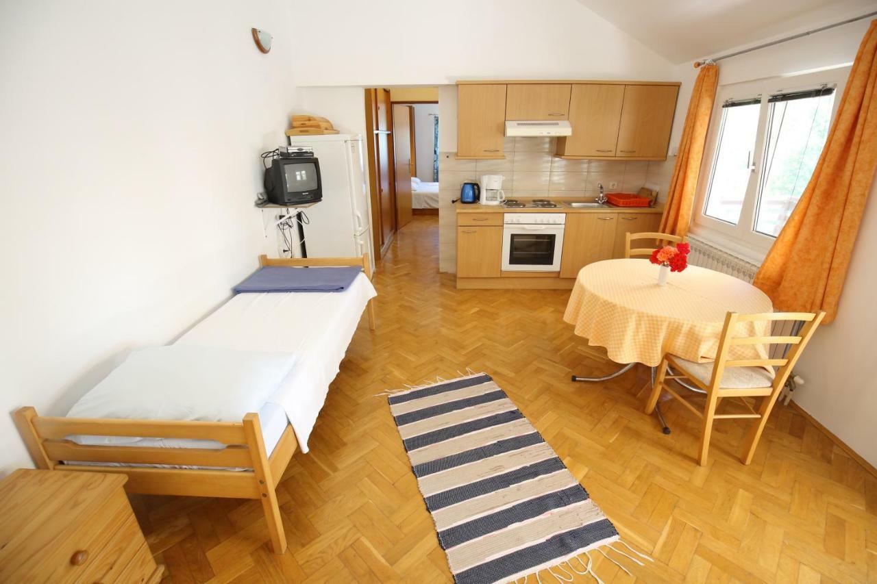 Apartments Paleka Petrcane Buitenkant foto