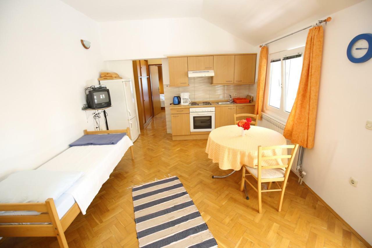 Apartments Paleka Petrcane Buitenkant foto